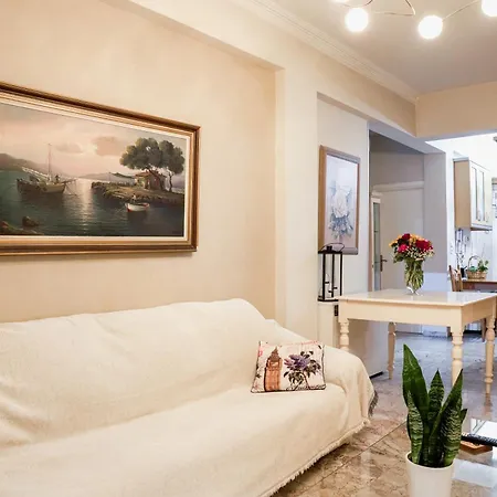 Cozy Cloud Apartment Nafplio